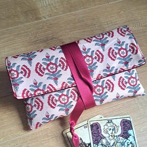 Pochette tarot, cartes, oracle, jeu en velours rouge réversible