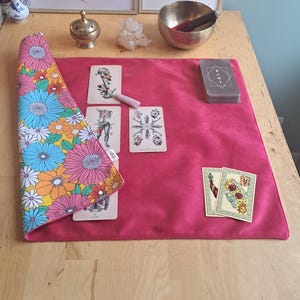 Tapis de tirage oracles et tarots en velours rose / autel