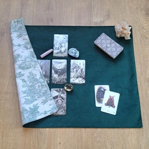 Orakel en tarot tekenmat in groen fluweel en toile de jouy / tekentafelkleed / altaar