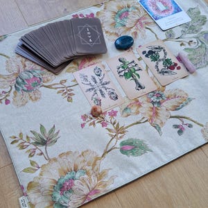 Tapis de tirage oracles et tarots en velours vert / nappe de tirage / autel