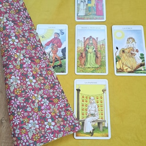 Geel fluwelen orakel en tarot tekenmat/altaar