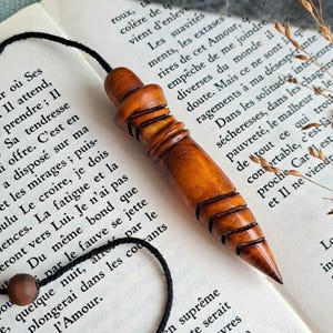 Thoth-Pendel aus beschwertem, gebeiztem und graviertem Buchsbaumholz Bild 9