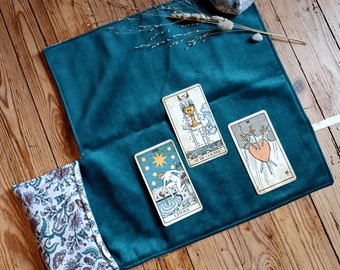 Nomadic tarot pouch/carpet, cards, velvet oracle