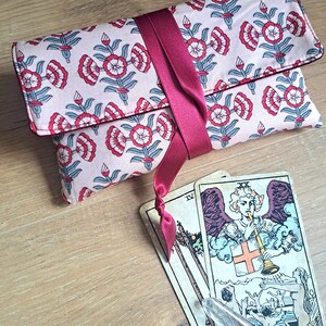 Pochette tarot, cartes, oracle, jeu en velours rouge réversible