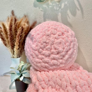 Flamingo, Chunky Hand Knitted Pillow, Chunky Knit Pillow, Knitted Pillow, Chunky Chenille Pillow, Home Decor, Bedroom Decor, Accent Pillow image 2