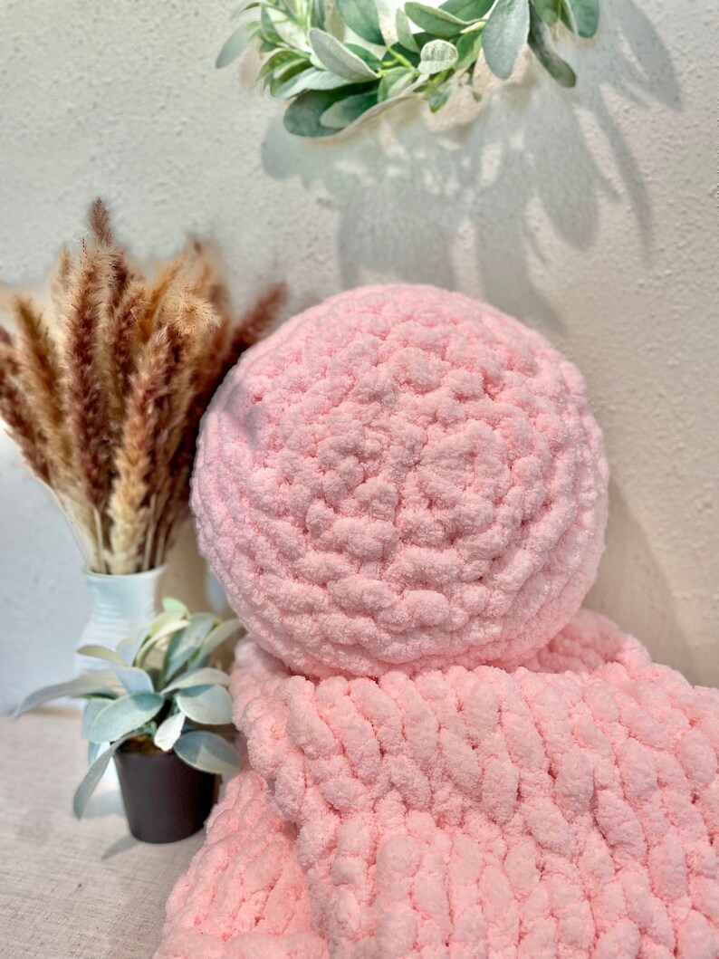 Flamingo, Chunky Hand Knitted Pillow, Chunky Knit Pillow, Knitted Pillow, Chunky Chenille Pillow, Home Decor, Bedroom Decor, Accent Pillow image 2