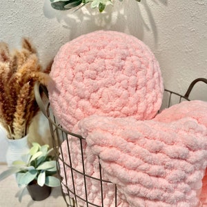Flamingo, Chunky Hand Knitted Pillow, Chunky Knit Pillow, Knitted Pillow, Chunky Chenille Pillow, Home Decor, Bedroom Decor, Accent Pillow image 4