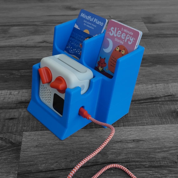 Yoto Mini Stand & Card Holder – 3D Printed Organizer, Holds 20+ Cards, Easy Charging, Eco-Friendly, Kids Audio Player Storage