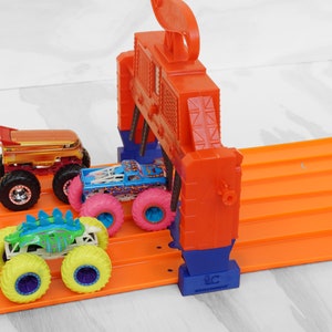 Super 6 Lane Finish Line Expander mit Monster Truck Risern | Ein Stück Verlängerungskette | Kompatibel mit Hot Wheels und Matchbox Autos und Bahn