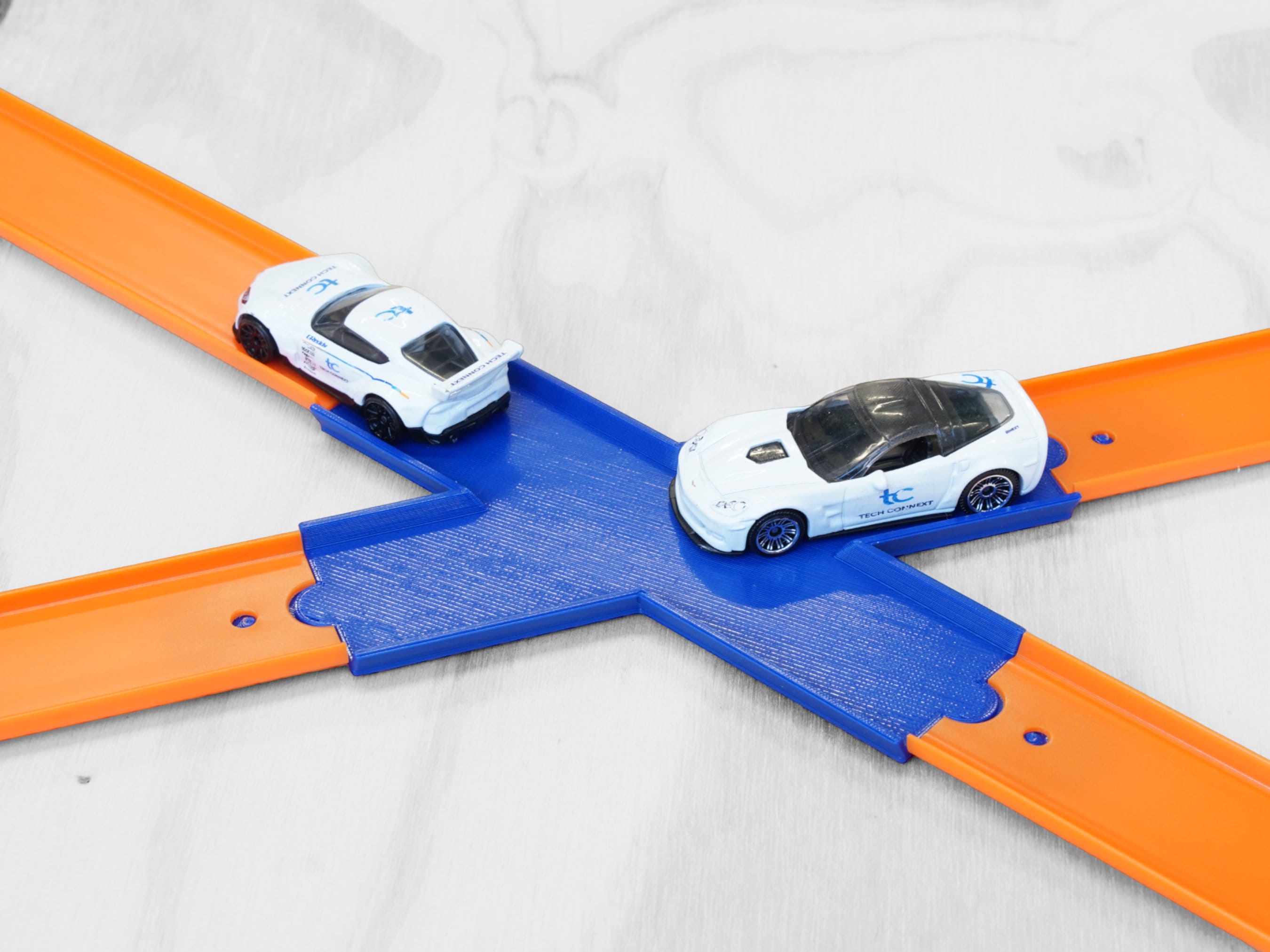 X Track Crossing 1/64 Scale Track Crossing Compatible With Hot Wheel and  Matchbox Cars and Track 