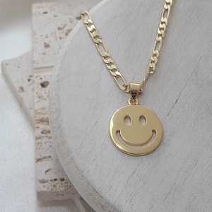 Happy Face Anhänger, 18k gold filled Halskette, Smiley Emoji, minimalistisch