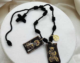 Bracciale Scapolare con nodo nero e ciondolo di San Benedetto, riempito in oro 18k