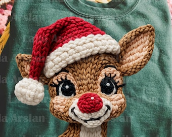 Puede incluir: Una sudadera verde con una cara de reno tejida con un gorro de Papá Noel rojo. El reno tiene pelaje marrón, una nariz roja y ojos grandes. El gorro tiene un ribete blanco y un pompón blanco.