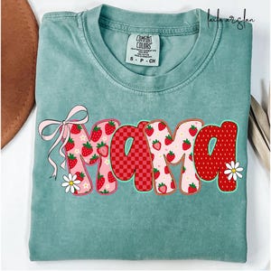 Mama Mini Strawberry Png, Söt Strawberry Floral Coquette rosett Sommar Mama Png, Mors dag Png Custom Preppy Mama Mom Summer Sublimation bild 3