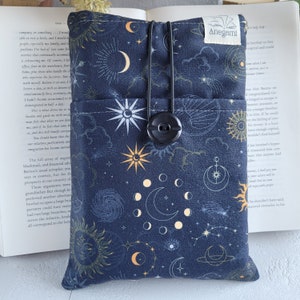 Constellation fabric book sleeve with pocket, Daughter bookish gift, Blue Midi book sleeve, Padded book pouch , Medium book jacket