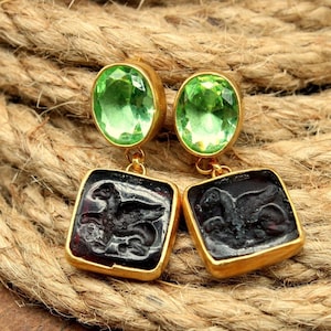 Intaglio Griffon Ohrringe, antike griechische Griffin Ohrringe, Peridot Ohrringe, personalisierte Geschenke für sie Griffon Ohrringe Silber Peridot