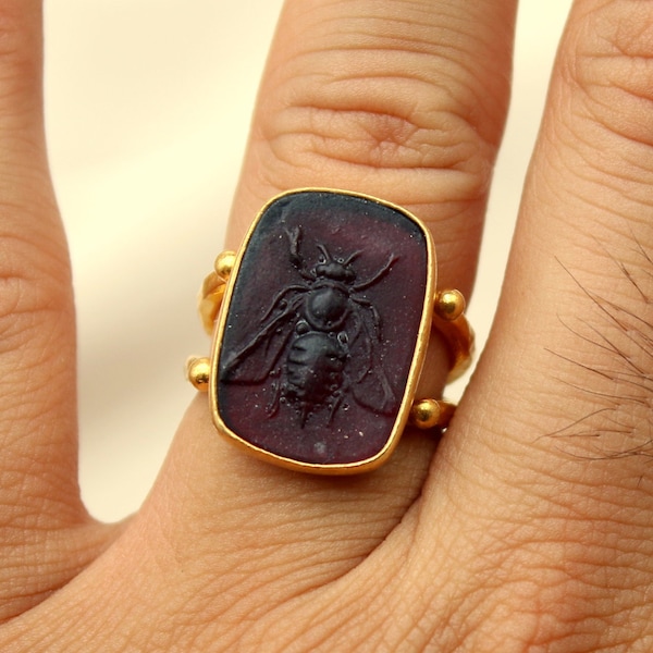 Real Glass Intaglio Bee Signet Ring, Gold Signet Ring, Silver Signet Ring, Initial Signet Ring, Signet Ring Women, Zeus Bee Ring,Signet Ring