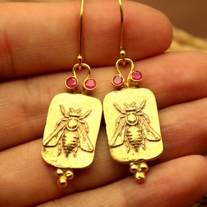Orecchini a forma di ape intagliata, orecchini Zeus greco antico, orecchini a forma di ape in argento, orecchini con moneta romana, regali personalizzati per lei regalo per lei