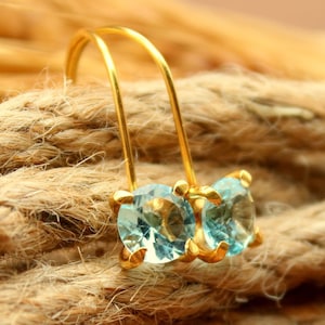 Boucles d'oreilles en zircon bleu, boucles d'oreilles avec pierre de naissance, boucles d'oreilles en argent, boucles d'oreilles en zircon, Swarovski, boucles d'oreilles en cristal, vendeur américain, cadeau pour elle