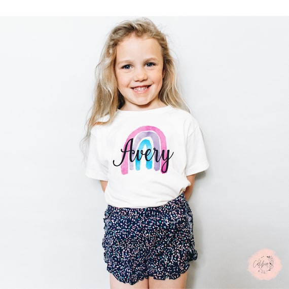 traducir cicatriz Precipicio Camisa de niña de nombre personalizado camisa de arco iris - Etsy México