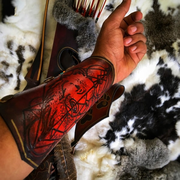 Protège-bras en cuir d'ours personnalisé Tir à l'arc par pyrogravure personnalisé Gant d'arc de cheval fait main sur mesure