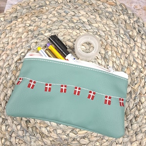 Stiftemäppchen, Kosmetiktasche, Kunstleder, mint, bestickt, Dänische Wimpelkette, klein