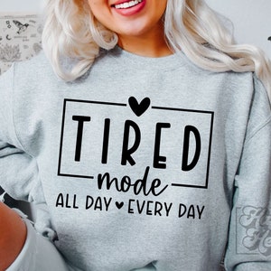 Modo cansado SVG PNG O dia todo, todos os dias - Camiseta da mãe - Arquivo de corte Cricut - Dia das mães SVG - Modo mãe - Citação engraçada da mãe - Camiseta da mamãe precisa de café