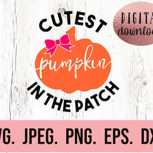 Może przedstawiać: Pomarańczowa grafika dyni z napisem "Cutest pumpkin in the patch" i różową kokardą. Zawiera słowa "Digital download" oraz typy plików: SVG, JPEG, PNG, EPS i DXF.