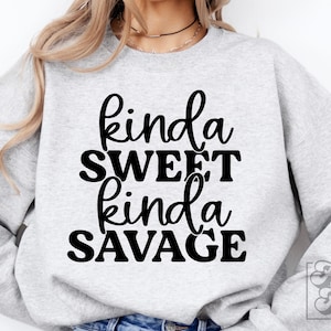 Kinda Sweet Kinda Savage SVG PNG - sarcastisch citaat Cricut-bestand - vermoeide moeder - niet volwassen - lief maar brutaal - tienermeisje SVG - moeder leven