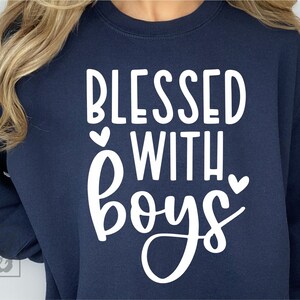 Abençoado com meninos SVG PNG - Boy Mama svg - Na minha era de mãe de menino - Boy Mom svg - Mãe de meninos svg - Mama PNG - Download instantâneo - Dia das mães