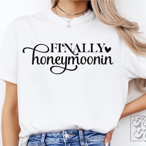 Finally Honeymoonin SVG PNG - Koszulka Honeymoon SVG - Just Married - Projekt ślubny - Plik Cricut Cut do natychmiastowego pobrania - Honeymoon Bound