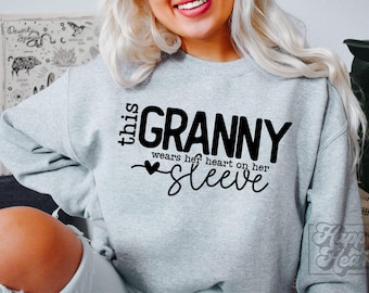 Diese Oma trägt ihr Herz auf ihrer Hülse SVG - Oma Shirt SVG - Oma png - Oma Leben PNG - Muttertag svg - Ich bin diese Oma Design