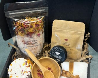 Handmade Honey Spa Gift Set: Bath Salts, Scrub & Face Mask