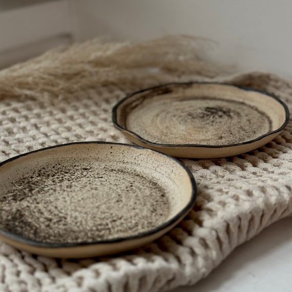 Small Wavy Rustic Plate - Speckled