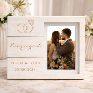 Marco de fotos de madera blanqueada, regalo de boda grabado