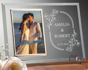 Cornice portafoto personalizzata in vetro inciso per matrimonio, anniversario, coppia e fidanzamento.