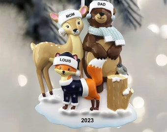 Ornamento natalizio personalizzato Woodland Family, dipinto a mano