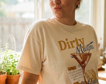 T-shirt med grafisk design från Dirty Martini, unisex bomullströja