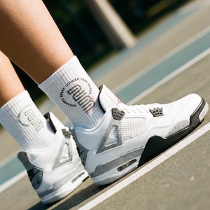 Meias Jordan 4 White Cement, Pé Preto, Equipe Sneakerhead