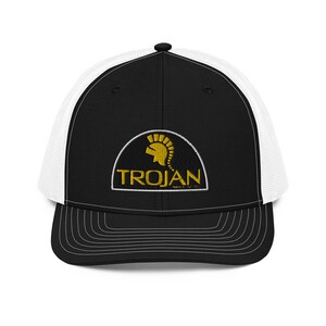 Troian Logo Bestickte Trucker-Mütze, Mesh Snapback Cap, Retro Style Baseballmütze