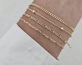 Conjunto de pulseras personalizadas chapadas en oro de 18 quilates: delicadas cadenas para combinar.