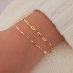Conjunto personalizado de 2 pulseiras para uso diário Pulseira com letras douradas Pulseira simples e delicada Pulseira com preenchimento de ouro 18k Pulseira para madrinhas