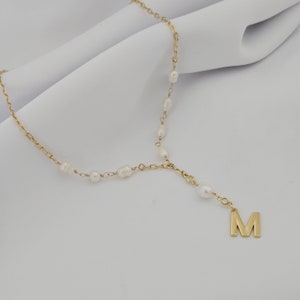 Collar con letra de perla dorada, regalo para mamá, collar relleno de oro de 18 quilates, collar con letra, collar personalizado, collar en capas, regalo para el día de la madre