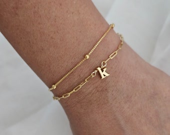 Ensemble de bracelets personnalisés, ensemble de bracelets initiales, petit bracelet trombone, bracelet cadeau, bracelet de tous les jours, bracelet délicat, bracelet de demoiselle d'honneur