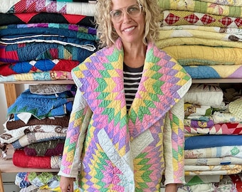 Upcycled Quilt Schalkragen Wrap Mantel: Pink Grün Gelb und Weiss Gebrochener Stern