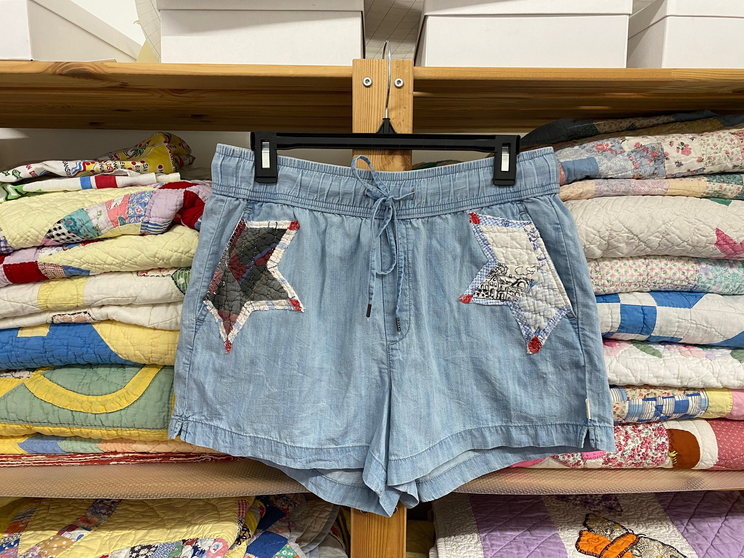 Shorts vaqueros reciclados: patchwork de estrellas de colcha