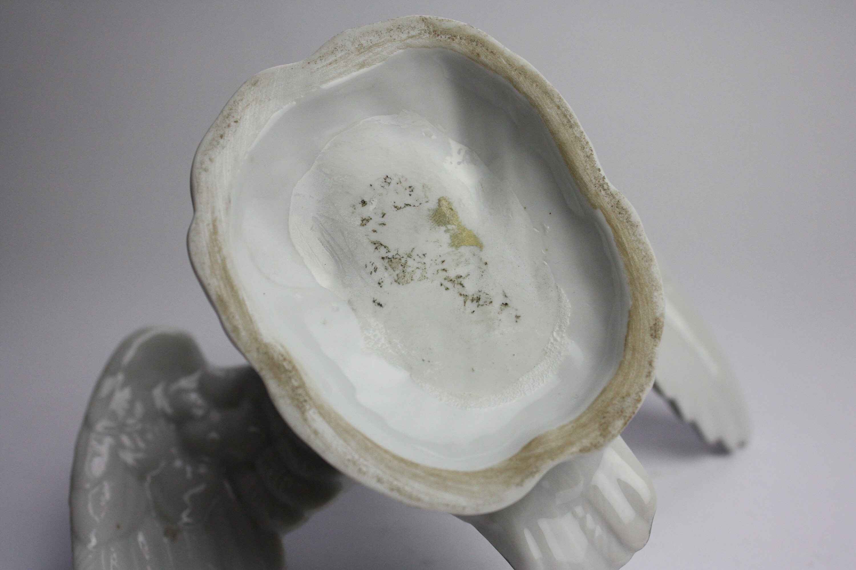 Ancienne Bouteille En Porcelaine De Paris En Forme De Cygne Avec Dorures - Blanc - Objet De Decoration Vintage - Occasion