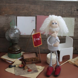 Einstein doll, Albert Einstein figurine, crochet Einstein art doll, Einstein Sticking Tongue, funny gift to physics, crazy doll finished