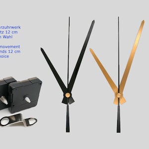 Könnte beinhalten: Drei schwarze Uhrwerke mit einer silbernen Aufhängung und zwei Unterlegscheiben. Zwei Sätze Uhrzeiger, einer schwarz und einer goldfarben, sind neben den Uhrwerken abgebildet. Der Text "lautloses Quarzuhrwerk mit Zeigersatz 12 cm alles nach Wahl silent quartz movement with set of hands 12 cm all at choice" ist im Bild sichtbar.