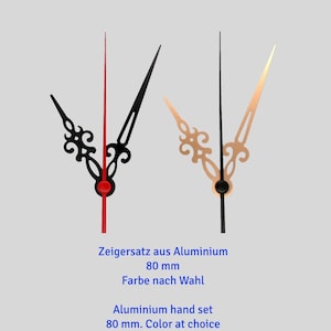 Op de afbeelding: Een set van twee uurwerk wijzers gemaakt van aluminium. De wijzers zijn 80 mm lang en verkrijgbaar in zwart en goud. De tekst "Zeigersatz aus Aluminium 80 mm Farbe nach Wahl" en "Aluminium hand set 80 mm. Color at choice" is zichtbaar in de afbeelding.
